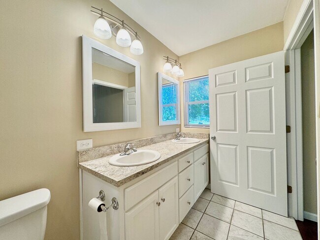 Building Photo - The Home You’ve Been Searching For!