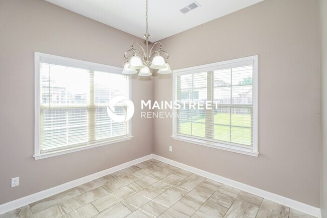 Building Photo - 5 Bedroom Pet-Friendly Home in Oakland, TN with Main Street Renewal