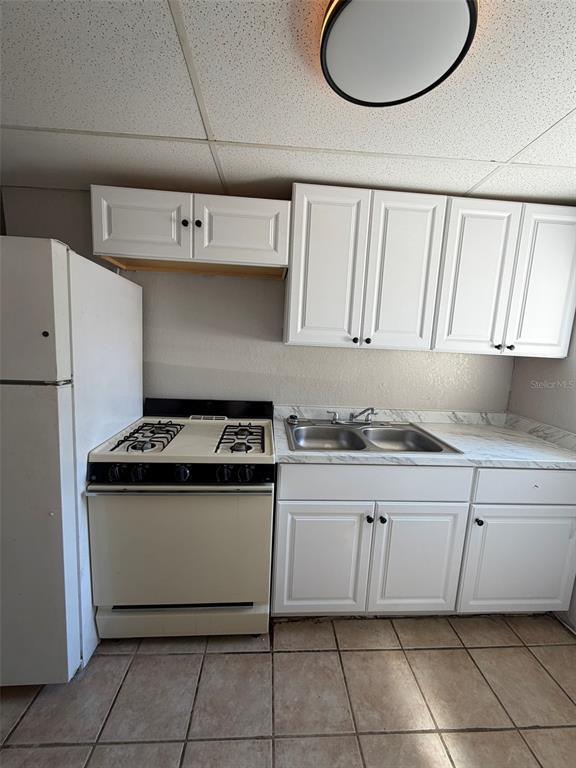 Building Photo - 719 E Martin St