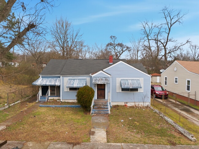 Building Photo - 502 64th St