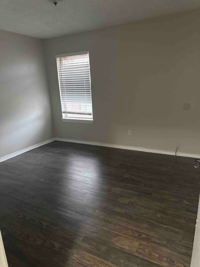 Building Photo - Duplex