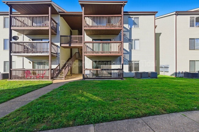 Building Photo - 302 Wells Ct