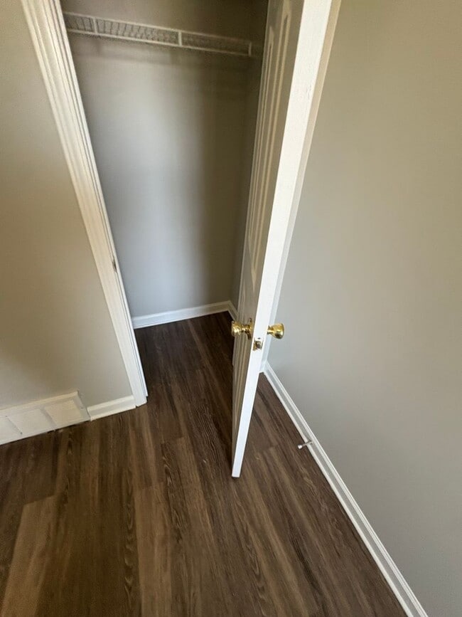 Building Photo - 5384 Farm Ridge Dr