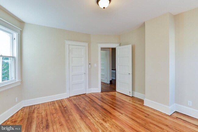 Building Photo - 4215 River Rd NW