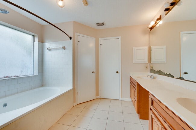 Building Photo - 15114 Mira Vista Dr