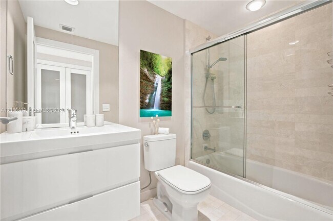 Building Photo - 17301 Biscayne Blvd