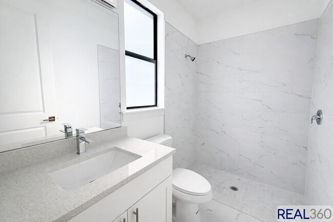 Building Photo - 4806-4808 Golfview Blvd