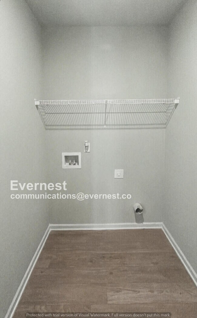 Building Photo - 4 Bed/2.5 Bath Home with Garage / Pet-Friendly / Available Now!