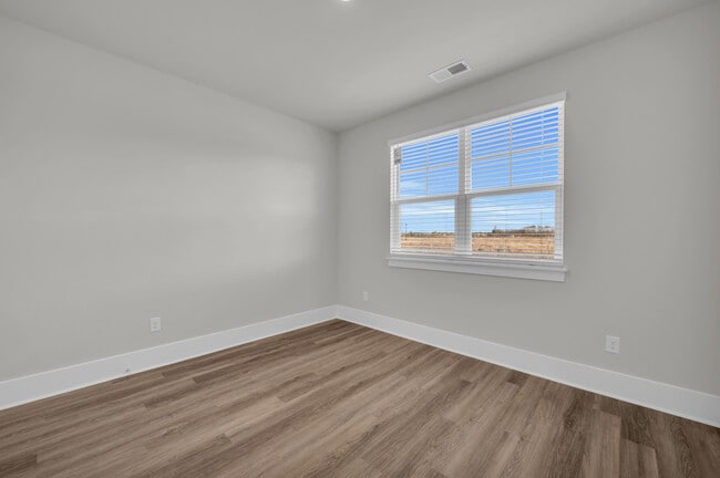 Building Photo - 514 Silky Oak Dr SE