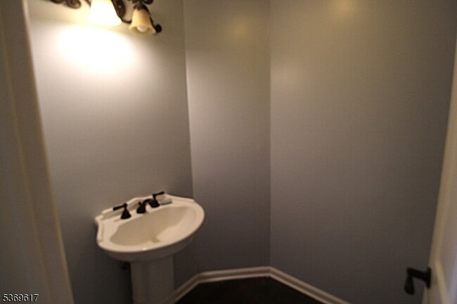 Building Photo - 11 Cypress Ln