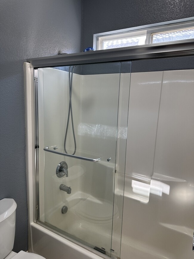 Building Photo - Weston Ranch 4 Bedroom 2.5 Bathroom Home