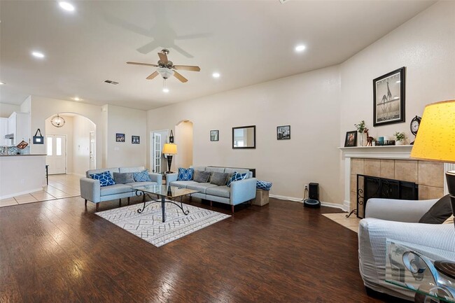 Building Photo - 601 Pebblestone Walk Dr