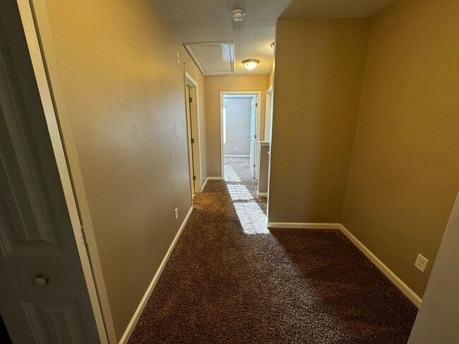 Building Photo - Highly Desirable Richmond Hill Townhome with 3 Bedroooms