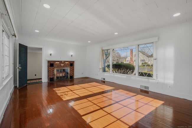 Building Photo - 139 Pennsylvania Ave