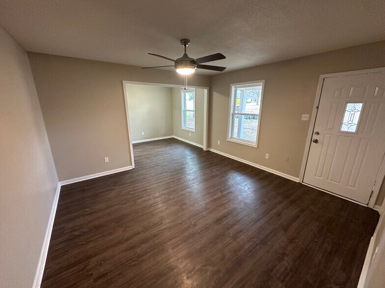 Building Photo - 1153 Claiborne Dr