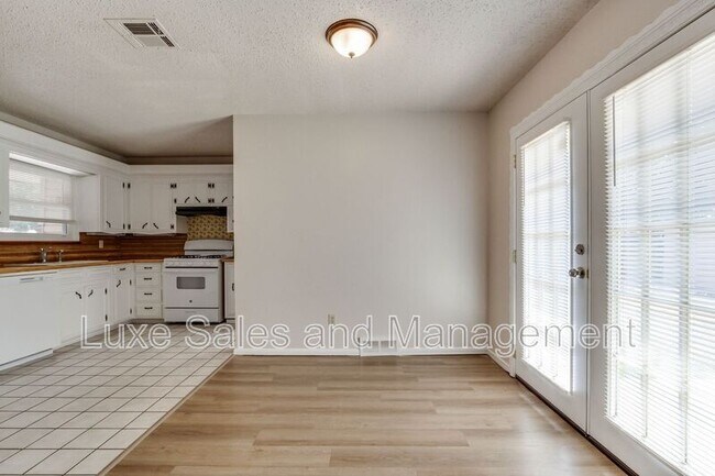Building Photo - 1805 Melody Dr
