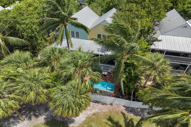 Building Photo - $5400 - Furnished 7-month rental Private Pool! 2 Bedroom / 2.5 Bathroom