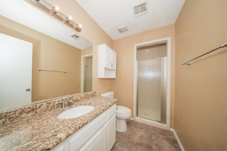 Building Photo - 11040 N Eagle Ln