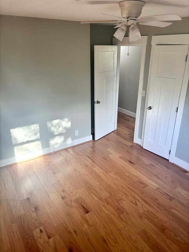 Building Photo - 339 Thole St