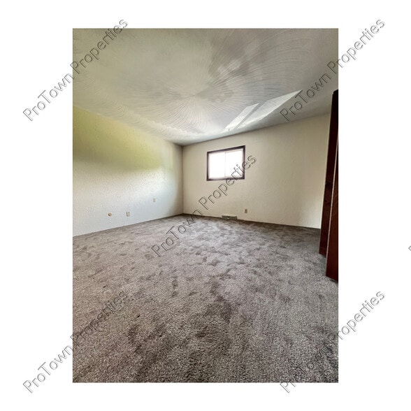 Building Photo - 698 Meadowood Ln