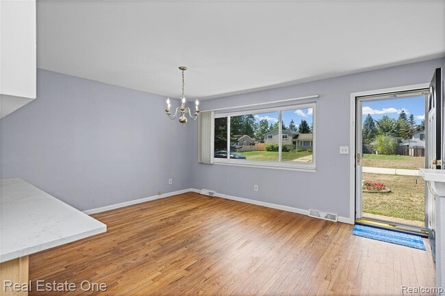 Building Photo - 348 Decca Dr