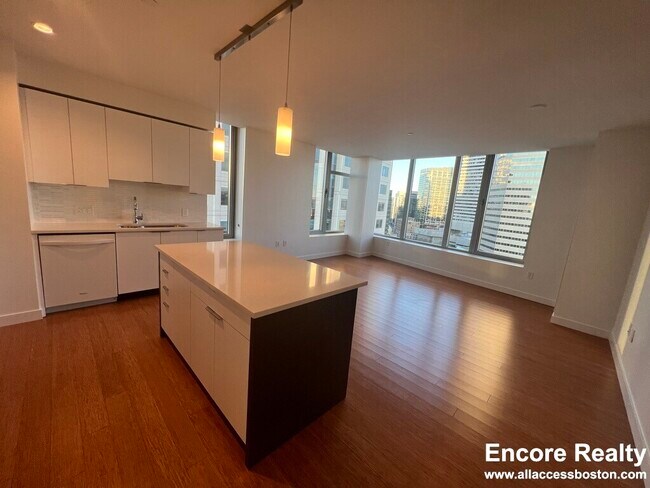 Building Photo - 120 Kingston St