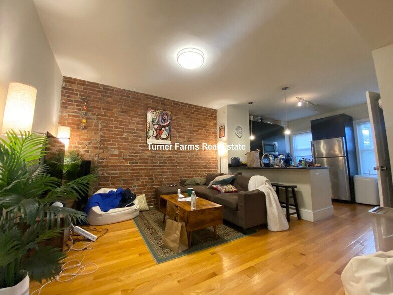 Primary Photo - 14 Parker Hill Ave