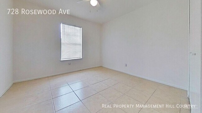 Building Photo - 728 Rosewood Ave