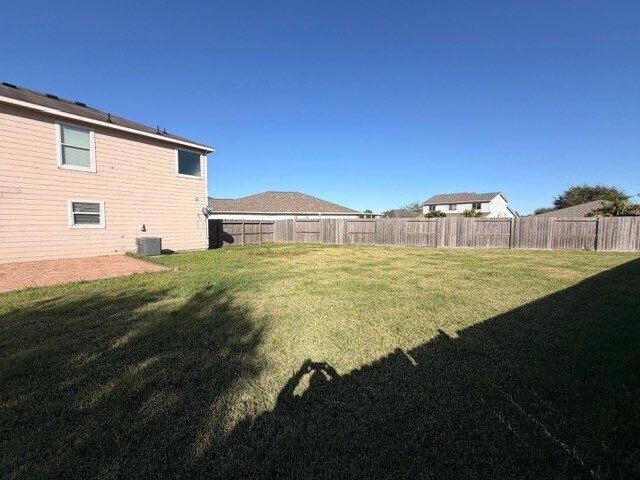 Building Photo - 2602 Shark Cir