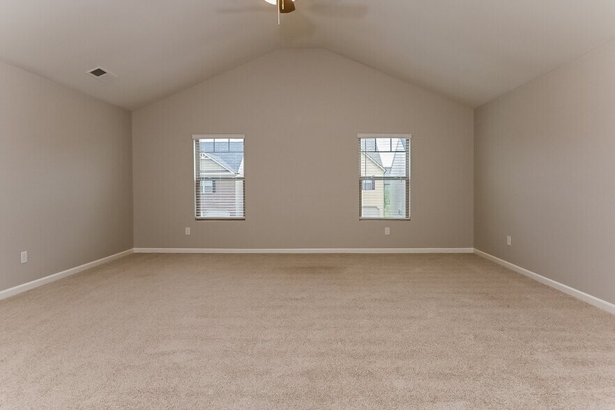 Building Photo - 517 Emporia Loop