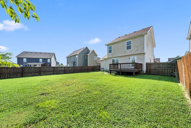 Building Photo - New Move In Incentive Added- Large, Nice home close to Fort Campbell and Shopping