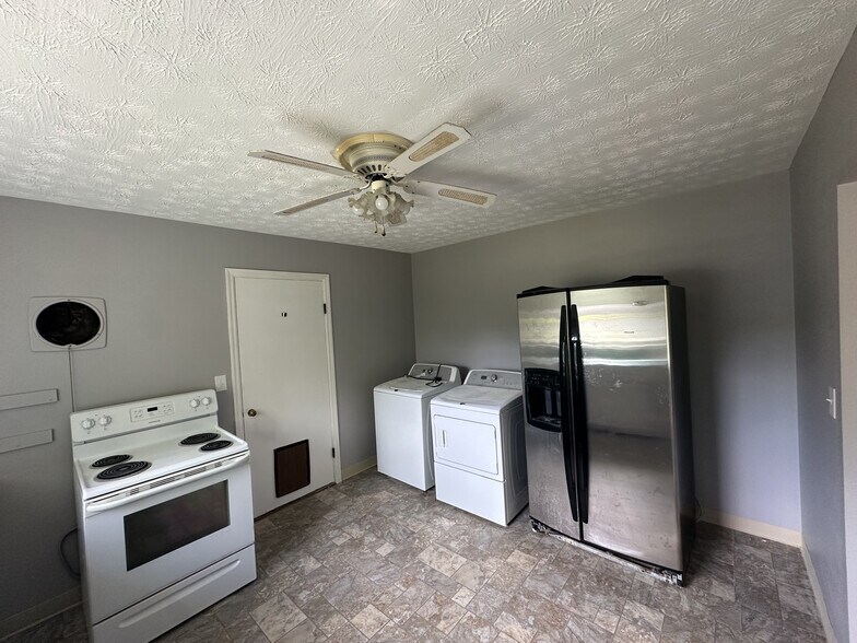 Building Photo - 368 Darbyshire Dr