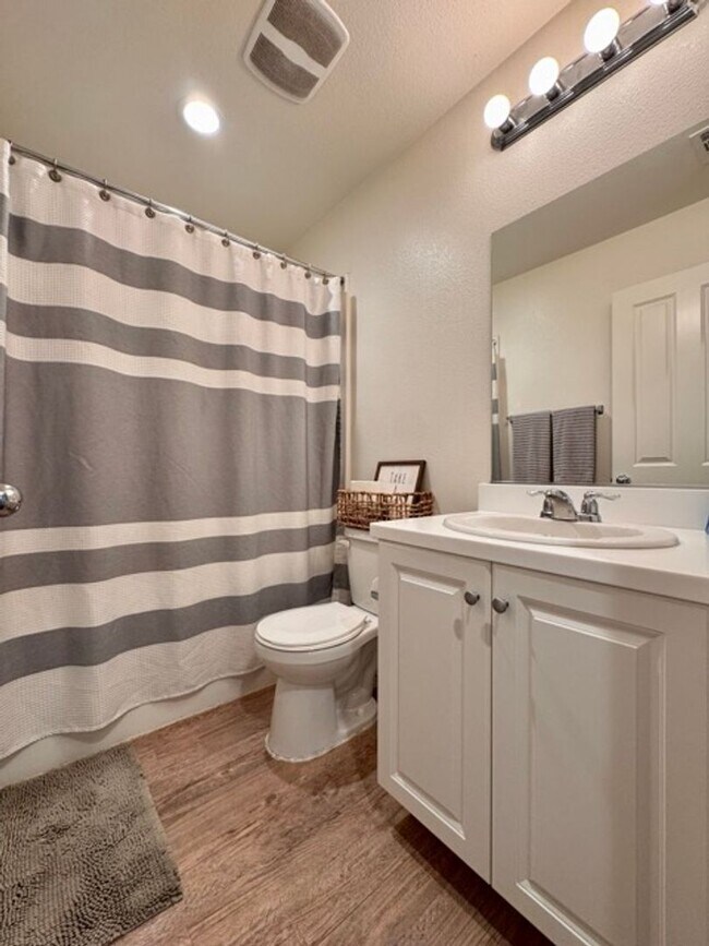 Building Photo - Stunning 4 Bedroom Cul-De-Sac Home with Loft located in Winchester!