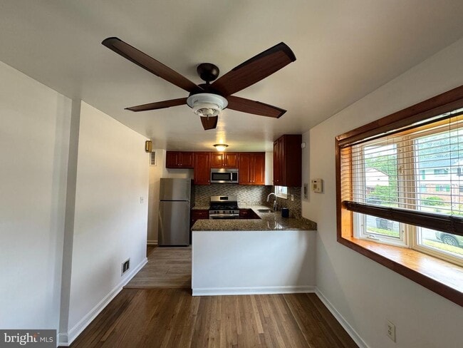 Building Photo - 810 Booker Pl