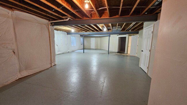 Building Photo - Executive Ranch in the Broadlands