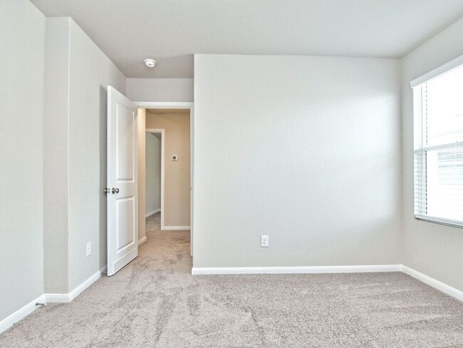 Building Photo - 3036 SF Home - 6 BR/3 BA with THREE-CAR GARAGE - BULVERDE!!!