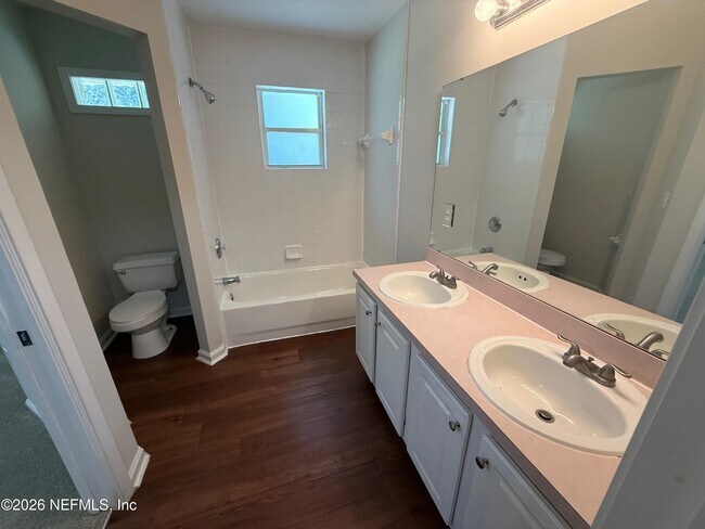 Building Photo - 5550 Oak Crossing Dr
