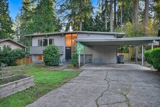 Building Photo - Welcome to this beautifully located 4-bedroom, 2-bath
