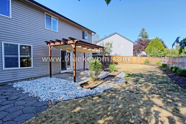Building Photo - 4 Bed, 2.5 Bath Home in Cul-de-sac in Fisher's Landing East