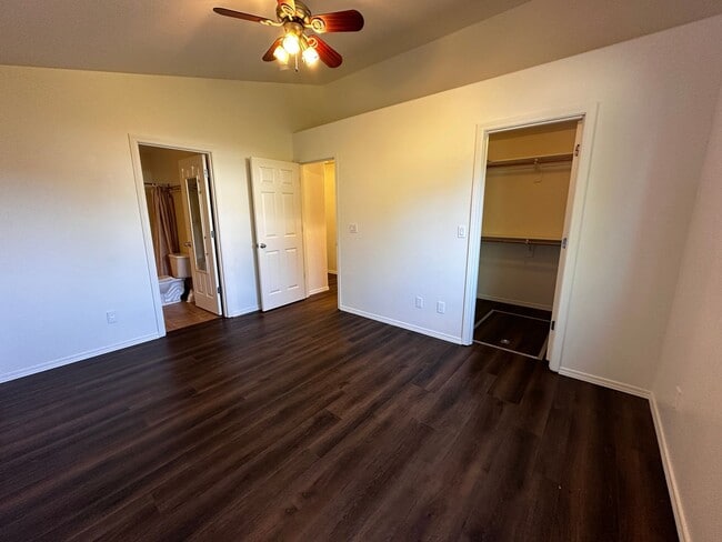 Building Photo - 3 Bedroom 2 Bath Single Family House