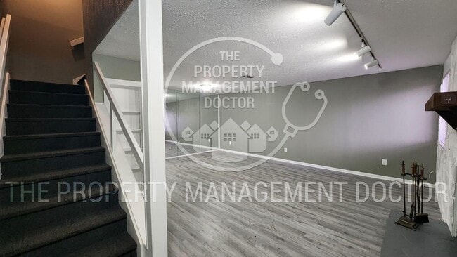 Building Photo - 4BR/2.5BA Tampa Home | Dual Kitchen Areas, Private Bedroom & Fresh Updates