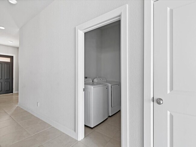 Building Photo - 222 Amaranth Wy