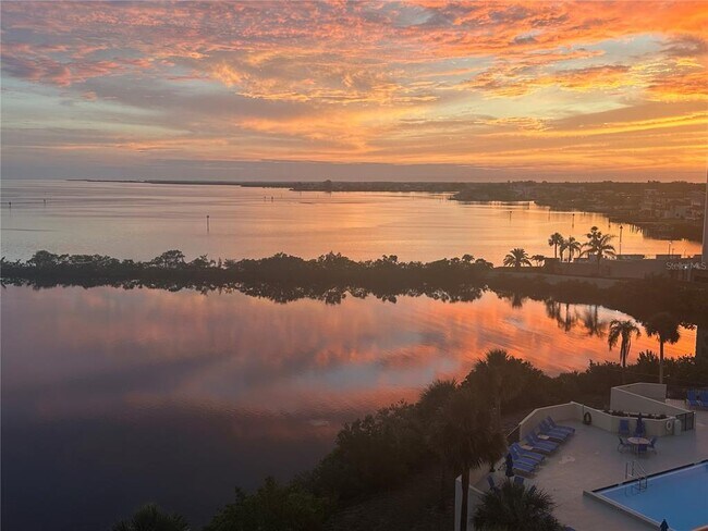 Building Photo - 6009 Sea Ranch Dr