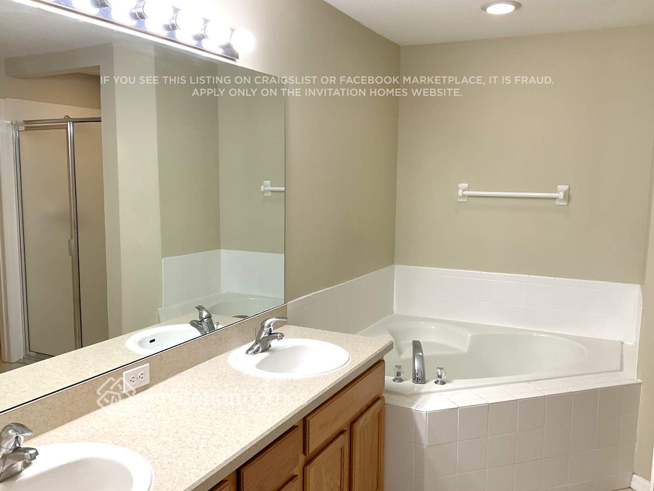 Building Photo - 1450 Lodge Terrace