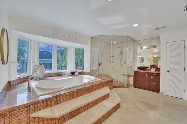 Building Photo - 1247 Seminole Dr