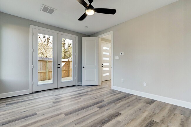Building Photo - 2203 Melody Ln