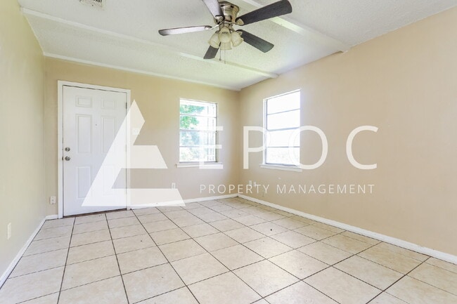 Building Photo - 904 Florence Rd