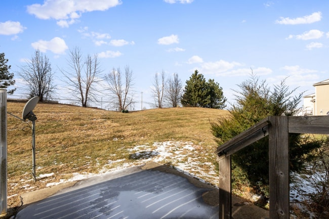 Building Photo - Spacious Two Bedroom Townhome - Available end of February