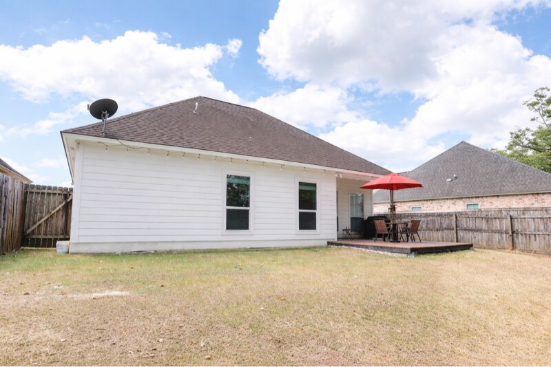 Building Photo - 16027 Belle Brittany Ave