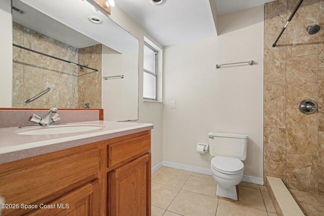 Building Photo - 1340 Mariposa Dr NE